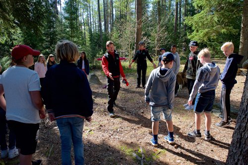 Utomhuspedagogiska övningar i skogen. Foto: Lars Klingström
