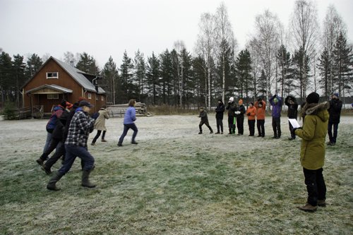 Utomhuspedagogiska övningar med lärare på Skogsmuseet i Lycksele